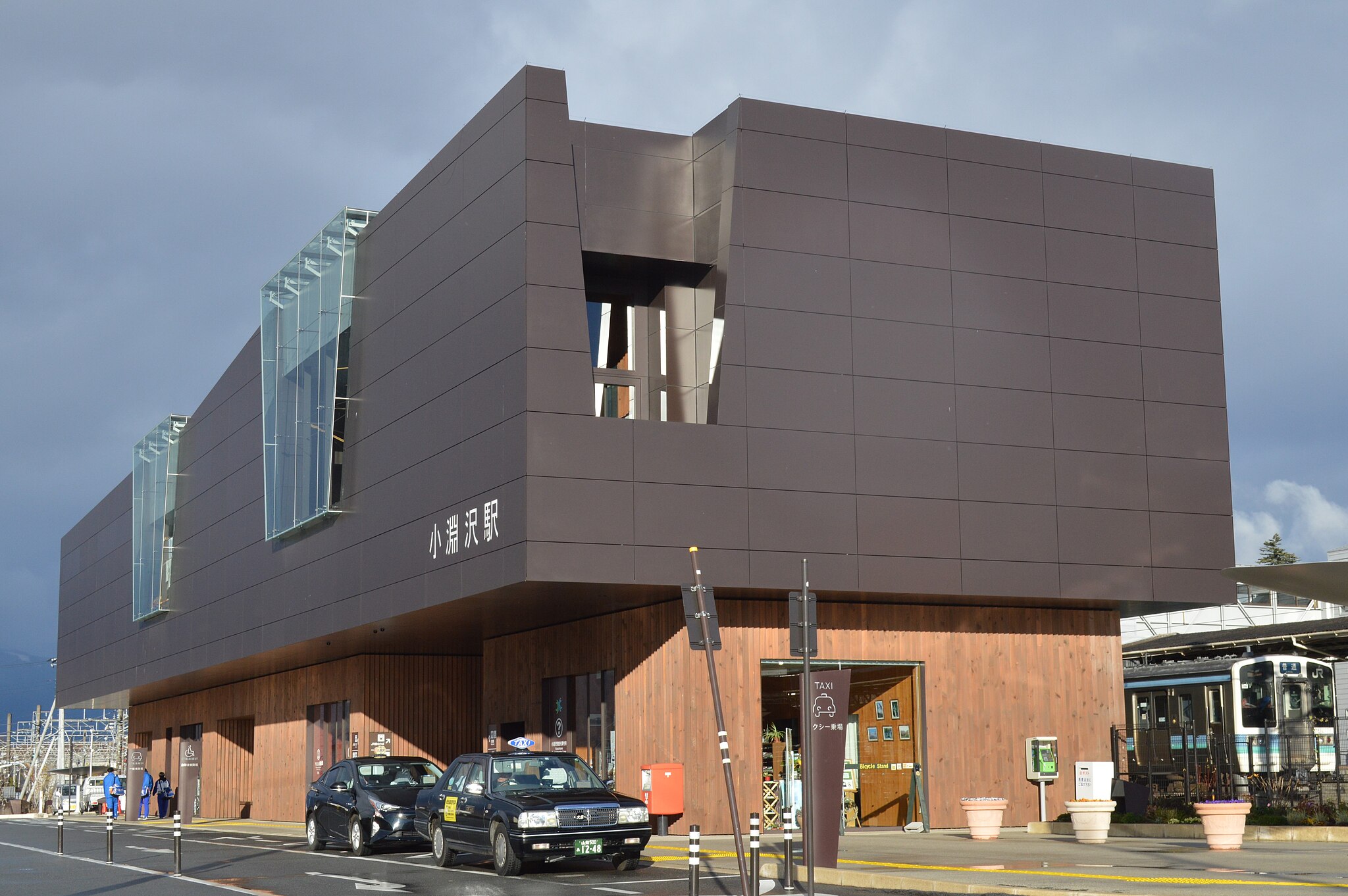 小淵沢駅エリア | コインロッカー・手荷物預かり設置場所一覧