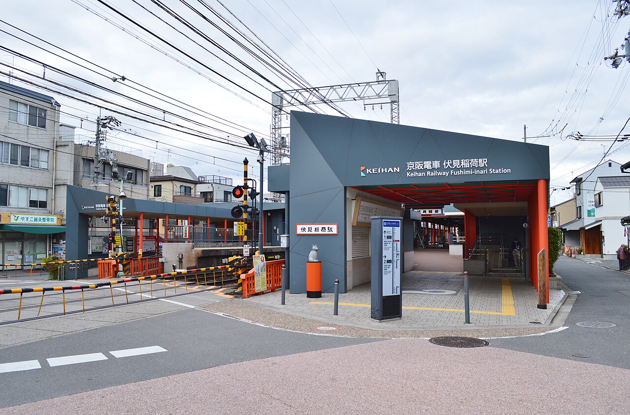 京阪：伏見稲荷駅エリア | コインロッカー・手荷物預かり所案内