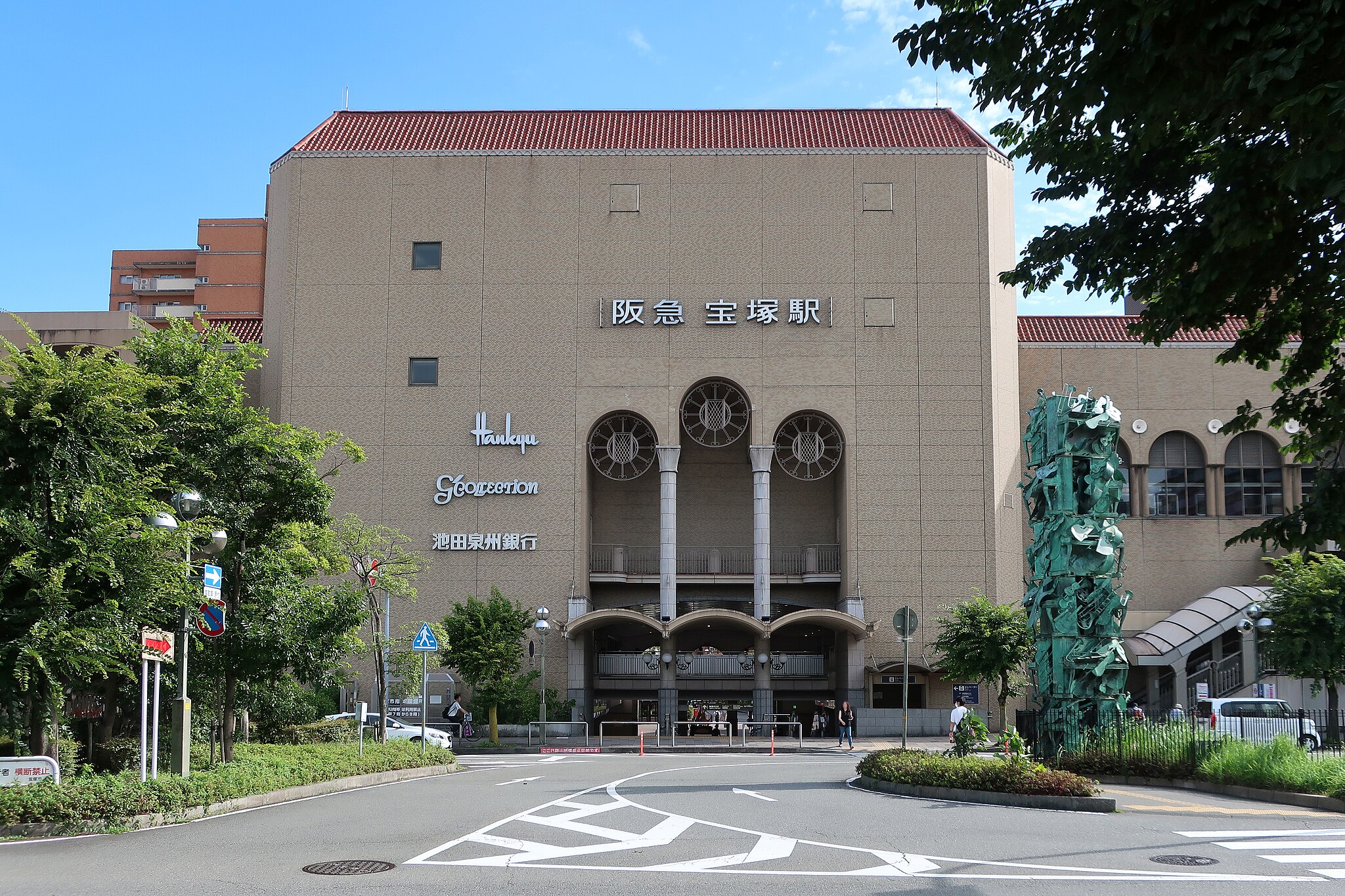 宝塚駅エリア | コインロッカー・手荷物預かり所案内